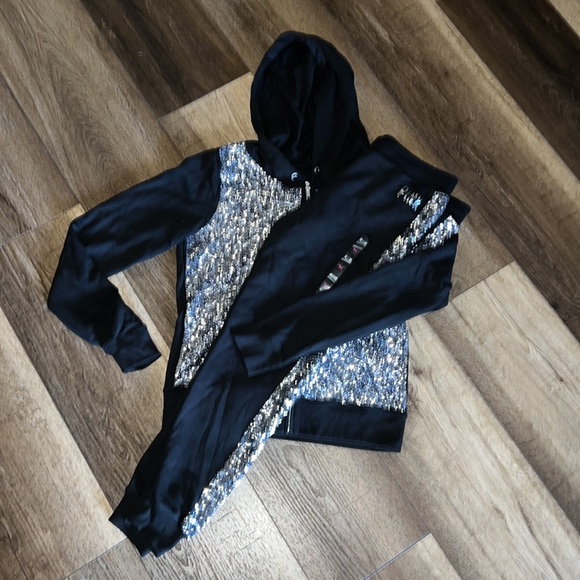 VS Pink Black Set with Sequins 🌹🌹 - Picture 3 of 13